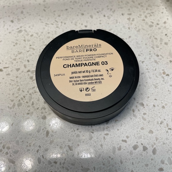 bareMinerals - BAREPRO Powder Foundation - Picture 4 of 4